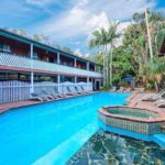 swimming pool at byron bay backpackers hostel